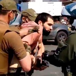 Detención de manifestante que gritó contra el Presidente pone en duda la libertad de expresión