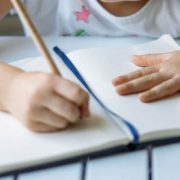 Convocan a concurso literario «Me quedo en Casa Creando», dirigido a estudiantes de establecimientos municipales de Iquique