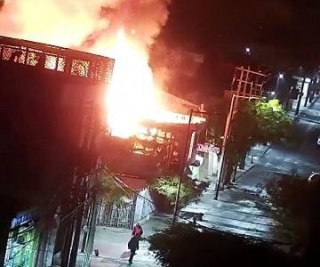 Incendio destruyó 6 casas en casco histórico de Iquique, Gorostiaga con Obispo Labbé