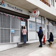 Primera farmacia privada suscribe convenio para sumarse a Ley Cenabast y vender medicamentos más baratos
