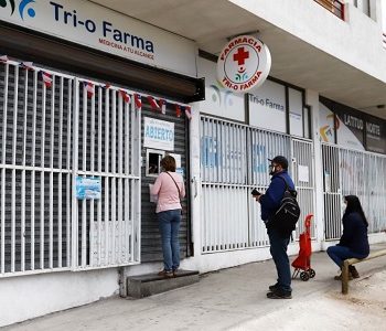 Primera farmacia privada suscribe convenio para sumarse a Ley Cenabast y vender medicamentos más baratos