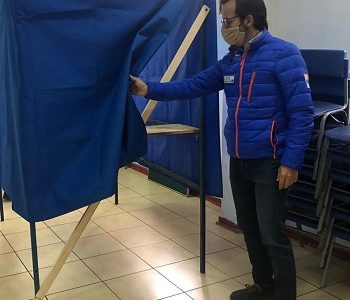 Core Felipe Rojas recorre lugares de votación y constata positiva implementación de medidas de higiene dispuestas