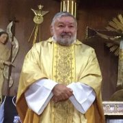 Con buen estado de ánimo y alentador pronóstico, trasladan a sacerdote Franklin Luza a Hospital de la Universidad Católica