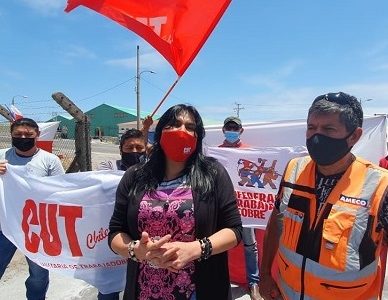 Huelga legal iniciaron los 150 trabajadores que trasladan sal desde el puerto a la planta de Patillos