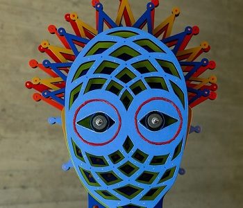Consagrados artistas plásticos chilenos develan su identidad en bustos intervenidos. Acceso gratuito a la muestra por internet