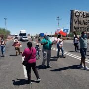 Pobladores de Huara bloquearon ruta A-5 como medida de protesta ante anuncio de habilitar estadio como albergue