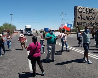Pobladores de Huara bloquearon ruta A-5 como medida de protesta ante anuncio de habilitar estadio como albergue