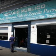 Formalizan a notario público por actuar negligente en venta fraudulenta de camiones