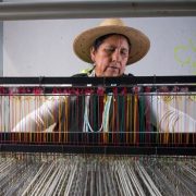 Tejedoras y lutier de Tarapacá participarán de la primera Feria Nacional de Artesanías que se realizará en plataforma online