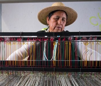 Tejedoras y lutier de Tarapacá participarán de la primera Feria Nacional de Artesanías que se realizará en plataforma online