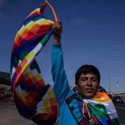 Después de un año de acusarlos por manejo de artefacto incendiario, dos jóvenes del estallido social, son sobreseídos definitivamente