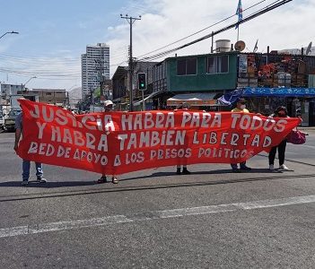 Demanda por libertad de los presos políticos, tema presente en conmemoración de la masacre obrera