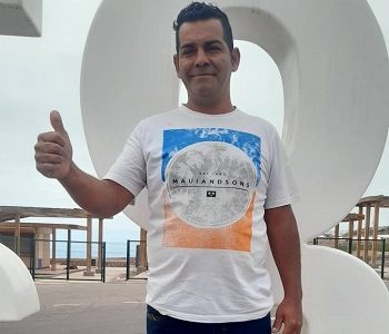 Carlos Aravena, que asegura ser descendiente de Luis Emilio Recabarren, busca cupo como concejal en Alto Hospicio