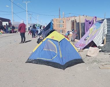 Hambre, frío y daños físicos por inclemencia del tiempo, padecen en la frontera migrantes en desplazamiento forzoso