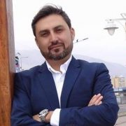 Tras polémica por viaje al exterior, gobernador del Tamarugal presenta su renuncia al cargo