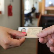 IMI alerta de estafas por redes sociales, para obtener licencia de conducir, sin cursos ni exámenes