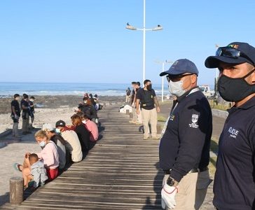 Más de 70 carpistas fueron retirados del borde costero en operativo conjunto de la Municipalidad, Armada y PDI