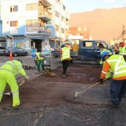 Municipalidad inicia vía licitación, reparación de calzadas en Iquique. Inversión es de casi 112 millones