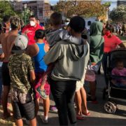 Caótica situación en Plaza Brasil Iquique. Gobernador afirma que no fue desalojo, sino un proceso de recuperación del espacio público