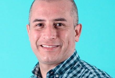 Delitos de lesiones contra una mujer, se le imputan al gobernador del Tamarugal, Natan Olivos