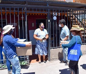 Municipalidad de Pica apoya con cajas alimentos a los hogares de la comuna con dificultades sin recursos