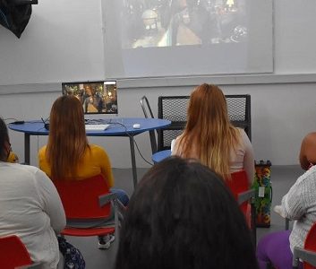 Gendarmería desarrolla Ciclo de Cine para internas que se encuentra en recinto penal de Alto Hospicio