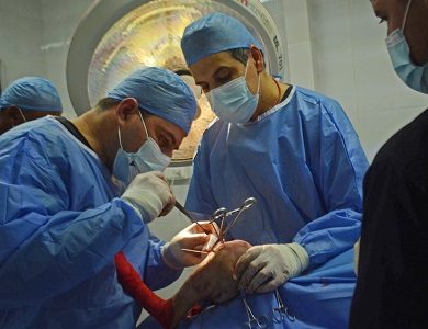 Veterinarios Schütte y Delucchi realizan en Iquique primera cirugía niveladora como alternativa a la ruptura de ligamentos.