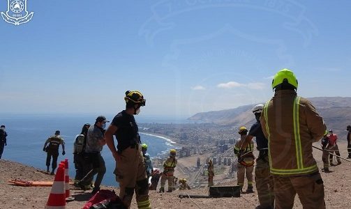 En circunstancias que se investigan, se produjo espectacular desbarrancamiento desde Mirador de Hospicio a Bajo Molle en Iquique