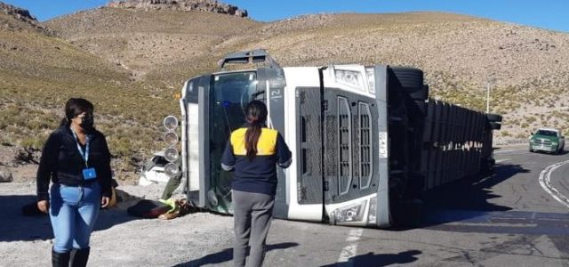 Volcamiento de camión en Colchane deja a un bebé herido. Se encuentra fuera de peligro
