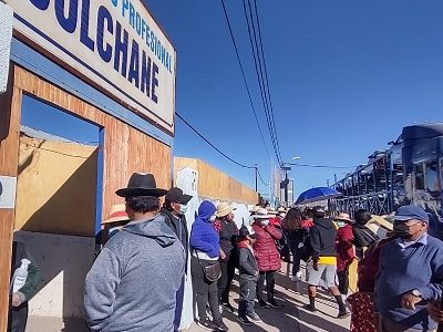 Colchane: Reportan desordenado ingreso al recinto de votación y lenta constitución de mesas