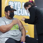 Establecen punto de vacunación contra el Covid y la Influenza en la dirección regional del INJUV