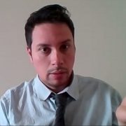 Logran demostrar que  secretaria no era culpable en caso de estafa inmobiliaria, librándola de condena de 5 años