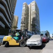 Casi 290 vehículos abandonados, ha retirado la Municipalidad de Iquique desde calles de la comuna durante este año