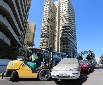Casi 290 vehículos abandonados, ha retirado la Municipalidad de Iquique desde calles de la comuna durante este año 