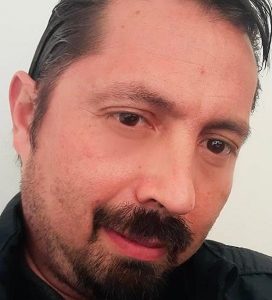 Instalación de Convención: Arrancando adoquines para abrazar nuestra arena de playa