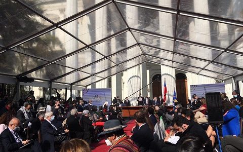 Tras los disturbios y relativa normalización, se reinicia ceremonia de reinstalación convencional