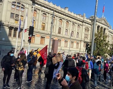 Sigue suspendida la instalación de la CC. Imágenes de la caótica situación  que ocurre ahora en Santiago