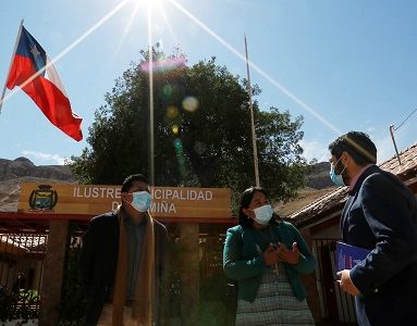 Gobernador Regional y alcaldesa de Camiña establecieron mesa de trabajo para priorizar proyectos