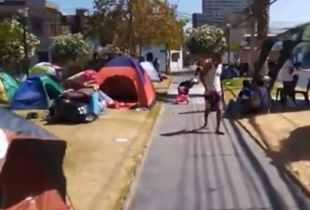 Municipalidad de Iquique e instituciones afines, instan al gobierno a cumplir compromiso de habilitar albergue humanitario para migrantes