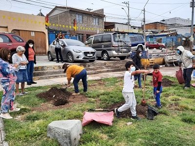 Vecinos de “Jorge Inostrosa” participan en taller de compostaje y jornada de arborización