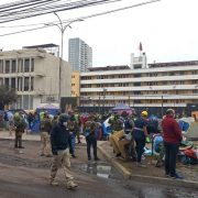 Colegio de Psicólogos rechaza «acciones violentas y xenofóbicas realizadas por grupos organizados contra familias migrantes»