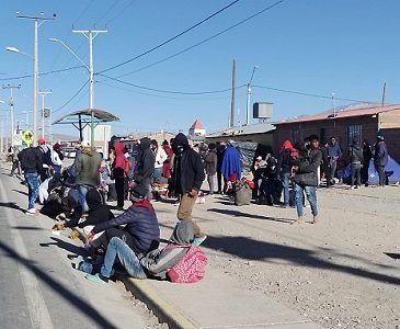 Alcalde y dirigente vecinal denuncian que no fueron informados por el gobierno, por albergue para migrantes en Colchane
