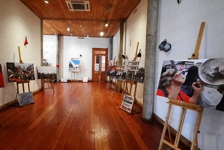Expo «Memoria Gráfica de la Revuelta», en la Casa de la Cultura de Iquique, extiende horario de visitas