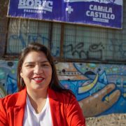 Candidata a diputada Camila Castillo realiza campaña sustentable, usando material factible de ser reciclado