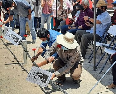 En torno a fosa clandestina de Pisagua, agrupaciones, ex prisioneros y familiares conmemoraron Día del Ejecutado Político.
