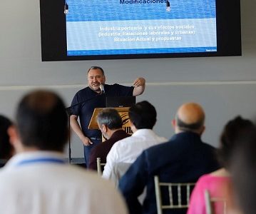 De manera presencial y en forma remota, candidatos entregaron sus propuestas  de descentralización a los gobernadores regionales