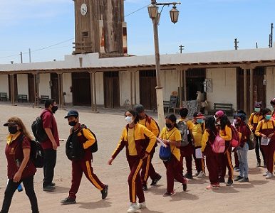 Innovadora actividad pedagógica con más de cien estudiantes en Humberstone, motiva la valoración del patrimonio salitrero