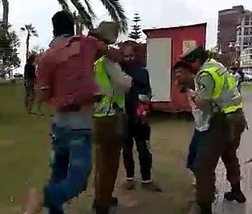 Impacto nacional por ataque de grupo de migrantes a Carabineros: Cuatro de los agresores, detenidos