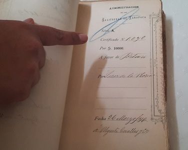 Banco Central de Chile realiza Donación de valiosos libros de Control de  préstamos en salitreras