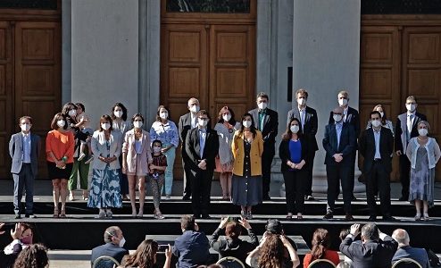 Paritario, plural e intergeneracional: Gabinete de Boric incorpora a 14 mujeres y 10 hombres. Además, 8 provienen del mundo independiente